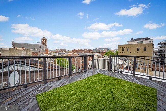 Building Photo - 307 S Exeter St