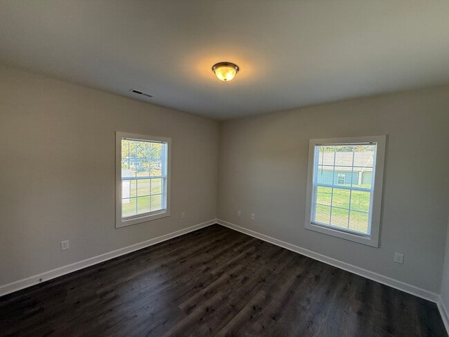 Building Photo - Three bedroom, 2 bath house in Graham