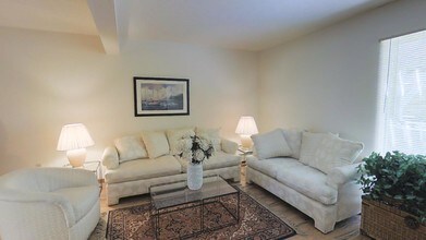 Timber Top Apartments Townhomes Akron Oh Apartment Finder 1br 1ba Straight Through 800 Sf Timber Top Apartments Townhomes