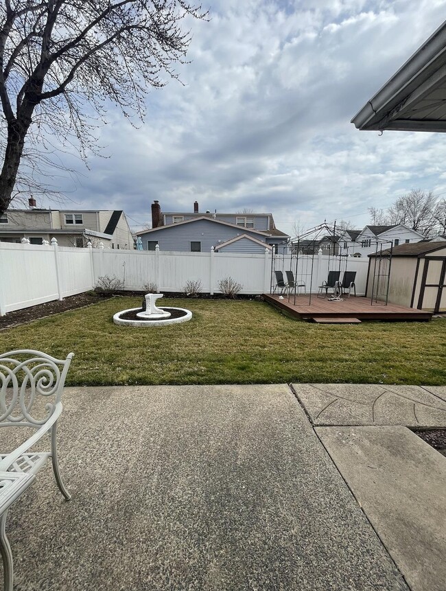 Building Photo - 664 9th St