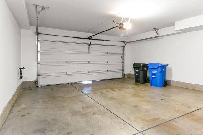 Building Photo - Paseo del Sol Charmer with Private Yard and Community Pool