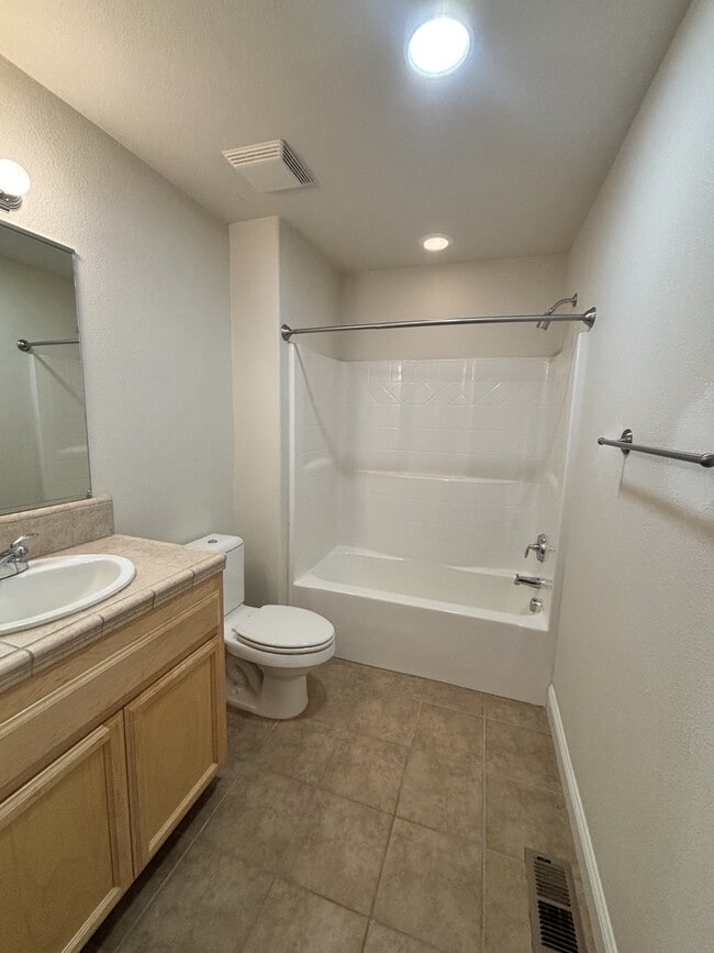 Building Photo - 114 Ironhorse Place