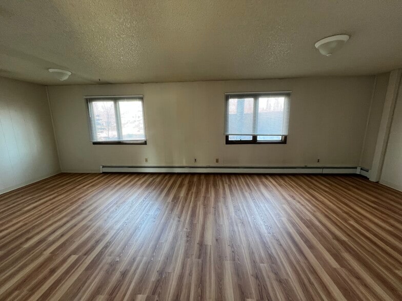 Building Photo - 1701 Roosevelt Dr