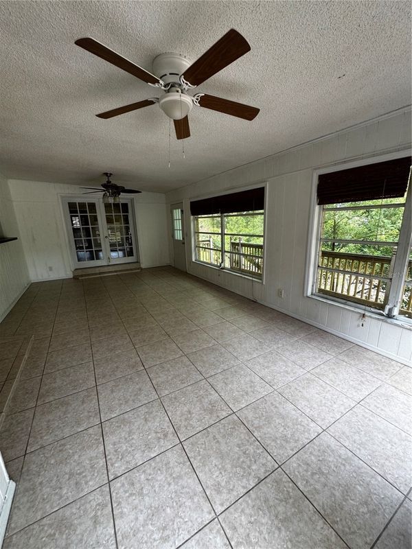 Building Photo - 2115 Stewart Ln