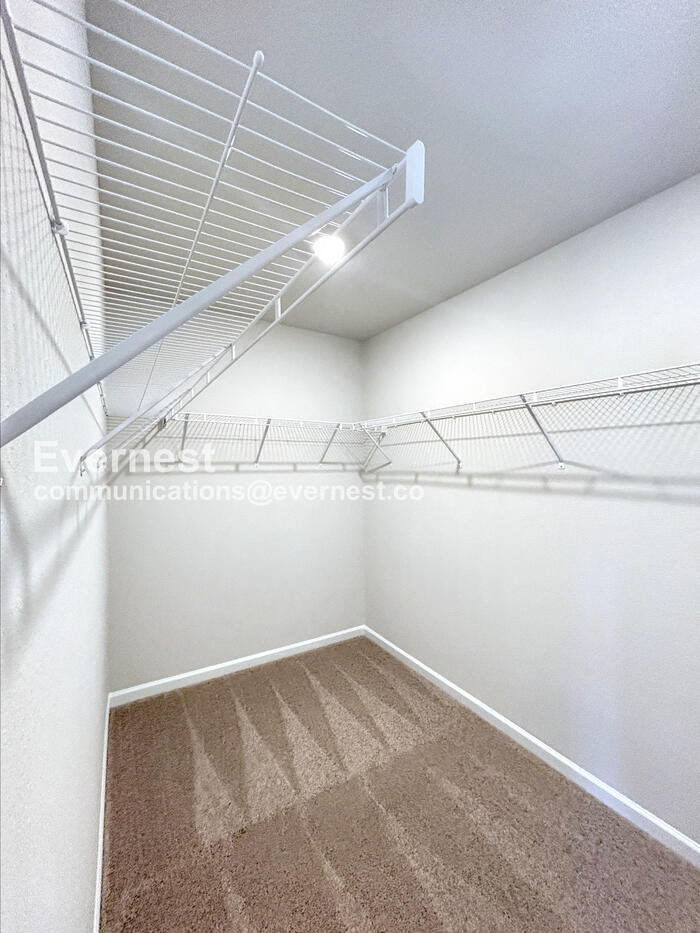 Building Photo - 2156 Willow Gln Dr