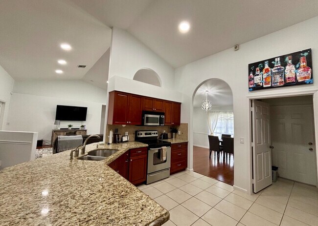 Building Photo - 13885 Sheffield St