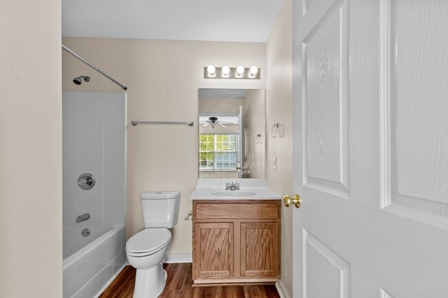 Building Photo - 2 Bedroom, 2 Bath Townhouse for Rent in Kn...