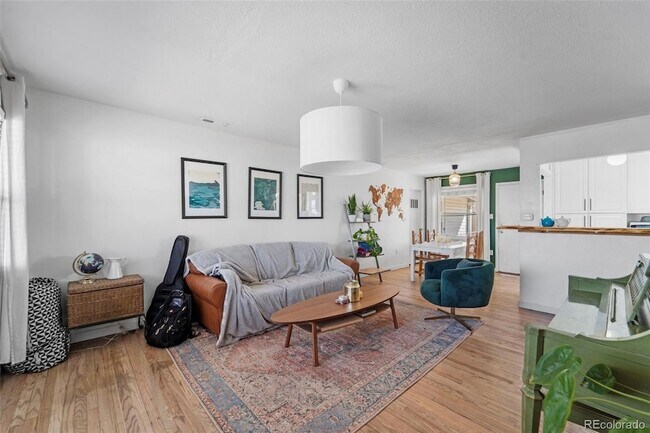 Building Photo - 305 Maplewood Dr