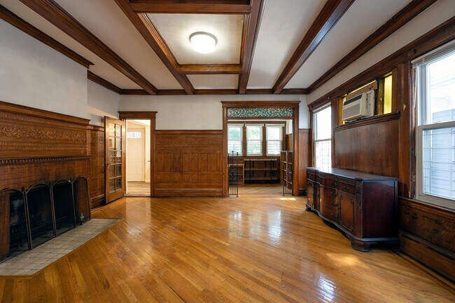 Building Photo - 163 Jewett Ave
