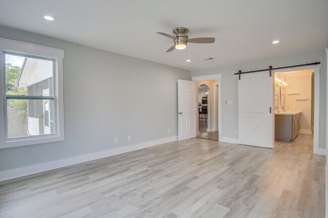 Building Photo - East Hill 3BR Home Near Bayview Park with Office, Hot Tub, Workshop & Detached Garage