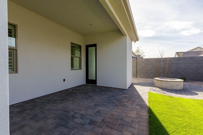 Building Photo - Beautiful single story with 4 bedrooms close to Crimson High School