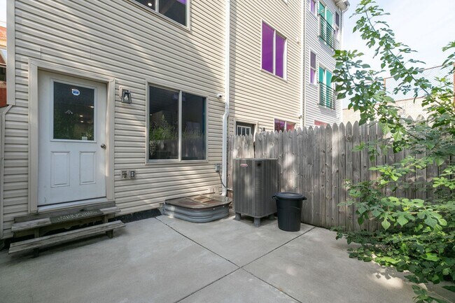 Building Photo - 1847 E Huntingdon St