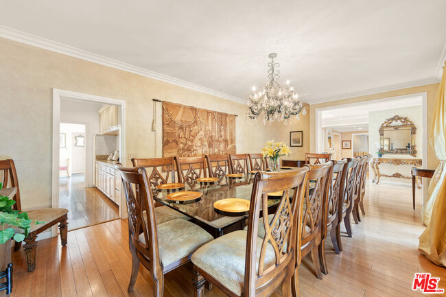 Building Photo - 1148 Coldwater Canyon Dr