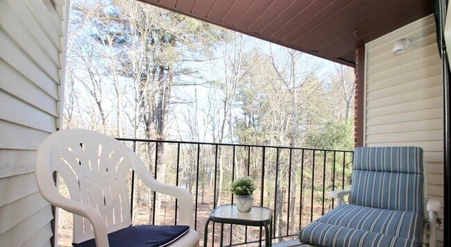 Building Photo - 2200 Skyline Dr