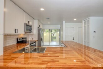 Building Photo - 3905 Adra Ave