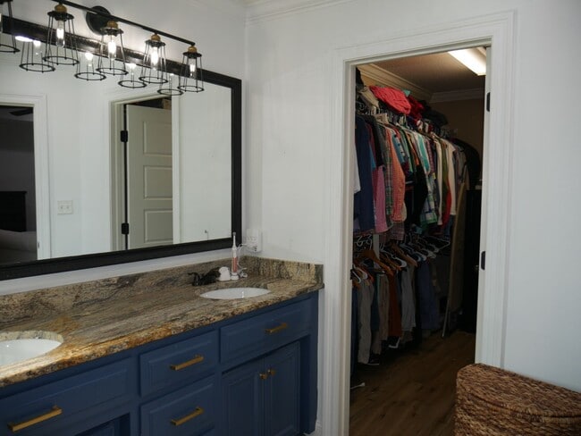 Building Photo - 4 bedroom home in Crestwood S/D