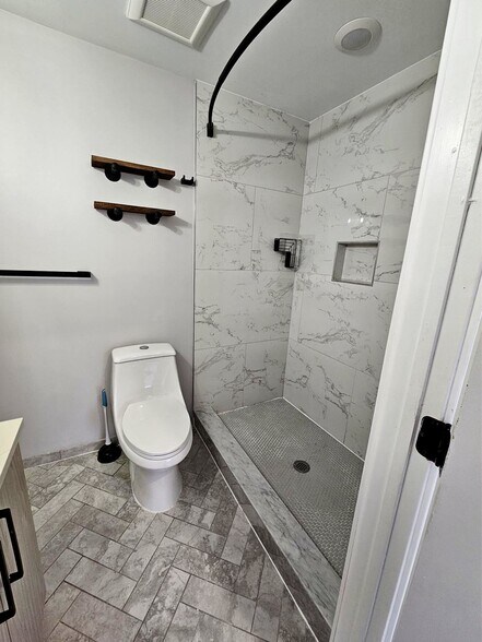 Building Photo - 801 N 40th St