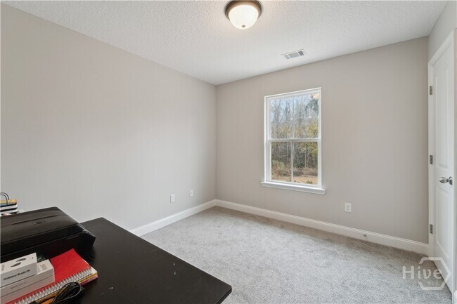 Building Photo - 601 Meloney Dr