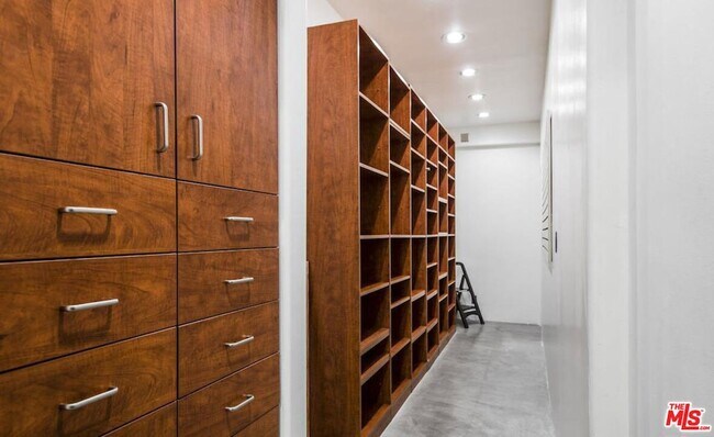 Building Photo - 8435 Franklin Ave