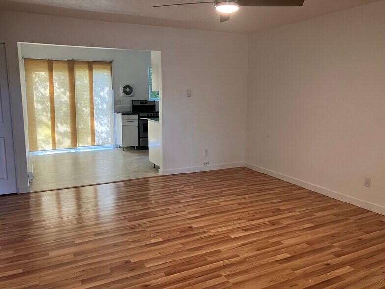 Building Photo - 5107 SE Bybee Blvd