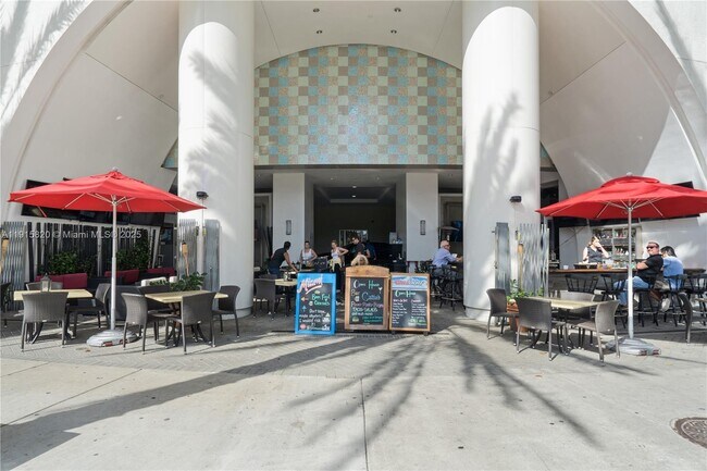 Building Photo - 1750 N Bayshore Dr