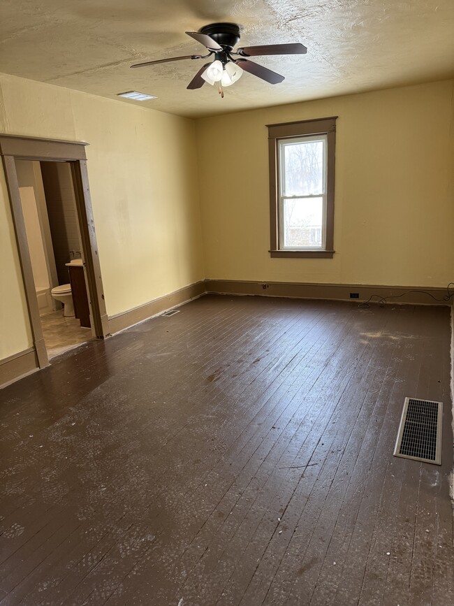 Building Photo - 713 N 8th Ave