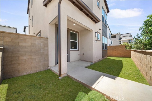 Building Photo - 410 Lobata
