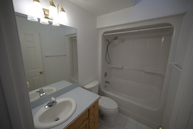 Building Photo - Charming 2 Bed, 2 Bath Condo in Sequim, WA