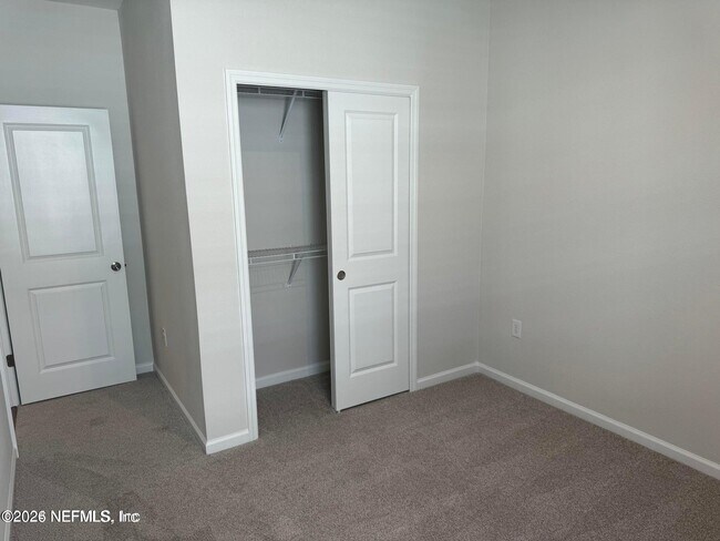 Building Photo - 41 Spruce Hl Pt