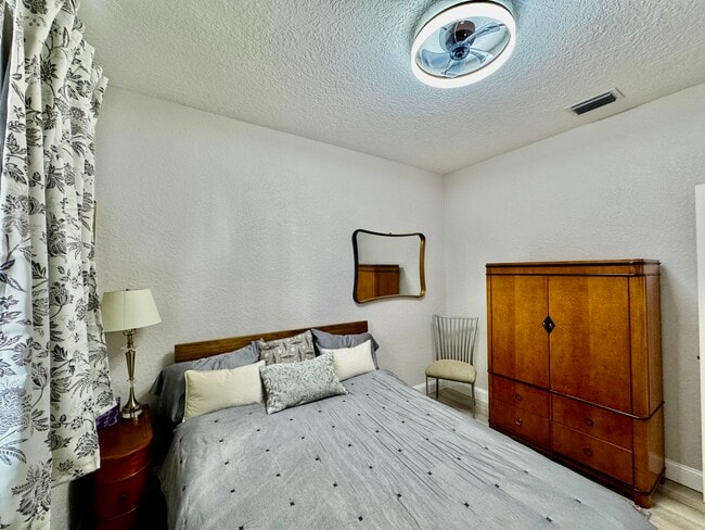 Building Photo - 8082 Aberdeen Dr