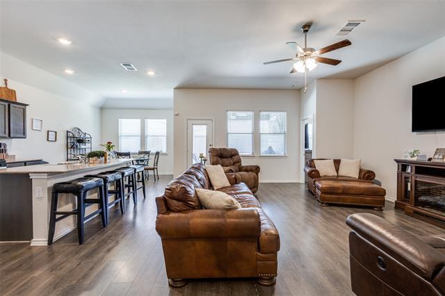 Building Photo - 900 Honey Maple St