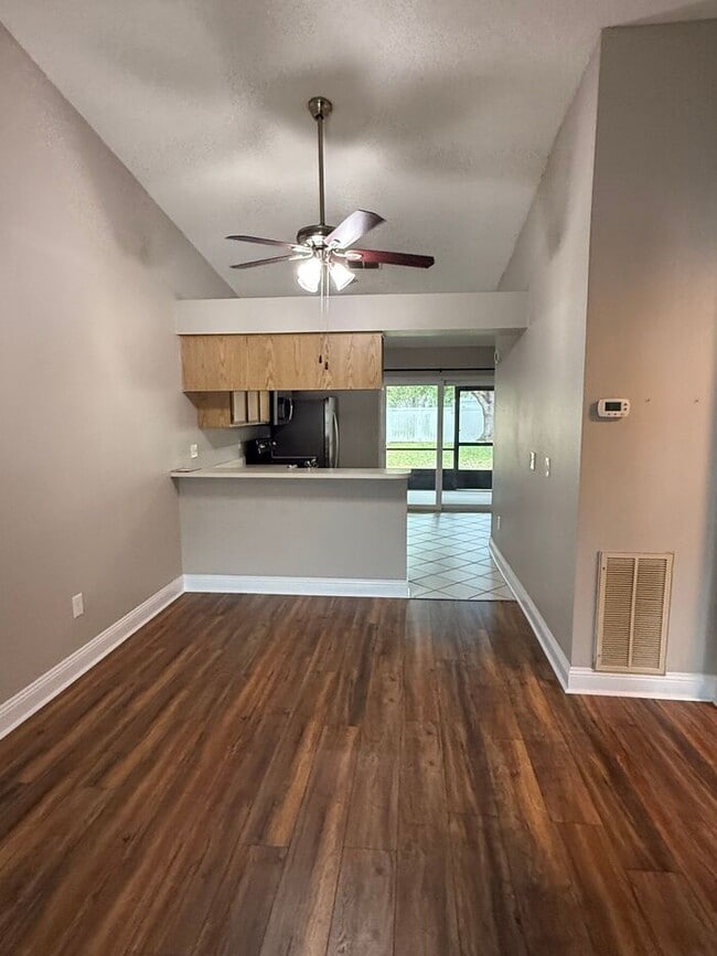 Building Photo - Charming 2 bedroom, 2 bath Home HEATHER LAKES