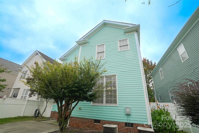 Building Photo - 12637 Doster Ave