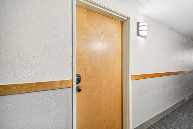 Building Photo - 2525 3rd Ave S