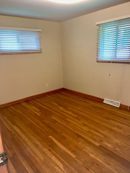 bedroom #2 - 152 Flint Ridge Dr