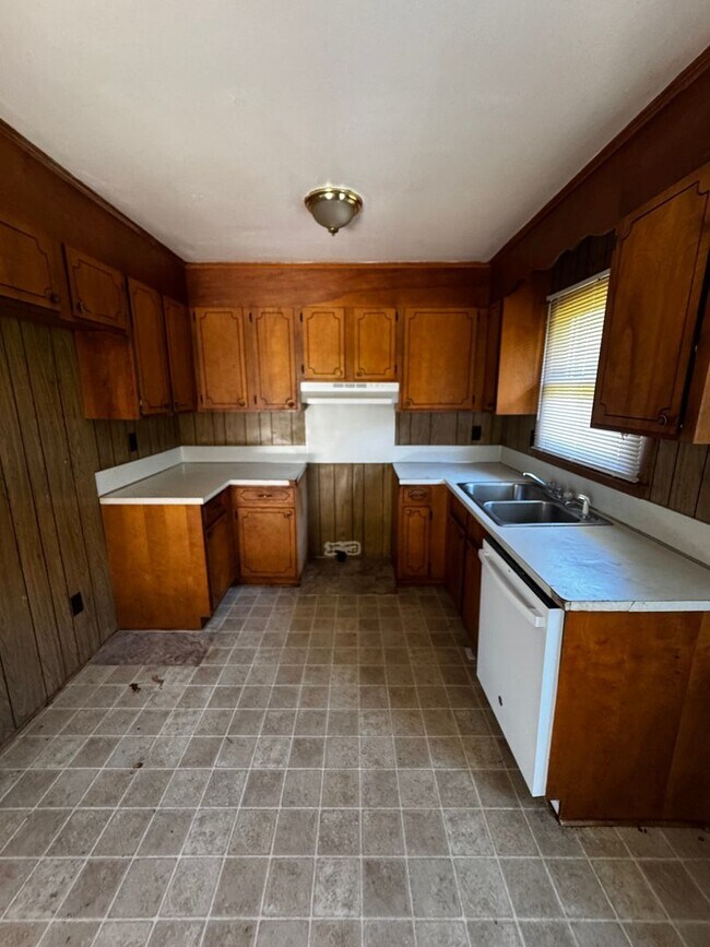 Building Photo - Single Family House in Cleveland County, NC (Shelby, NC)