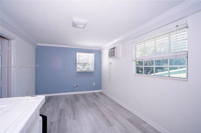 Building Photo - 16990 NE 5th Ct