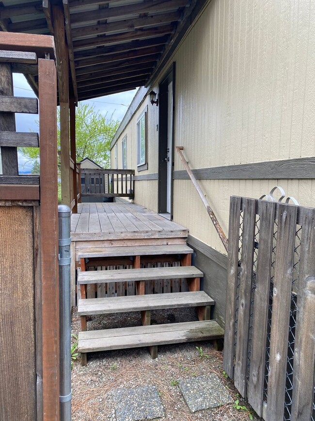 Building Photo - Two Bedroom 1 Bath Mobile