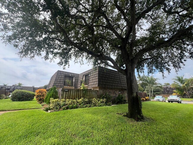 Building Photo - 1614 Forest Lakes Cir