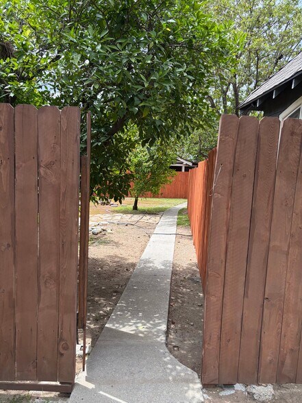 Building Photo - 158 N Canyon Blvd