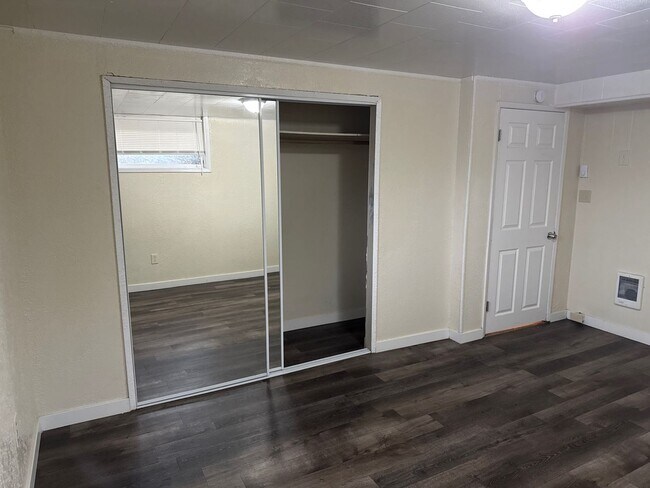 Building Photo - 902 S 29th Ave