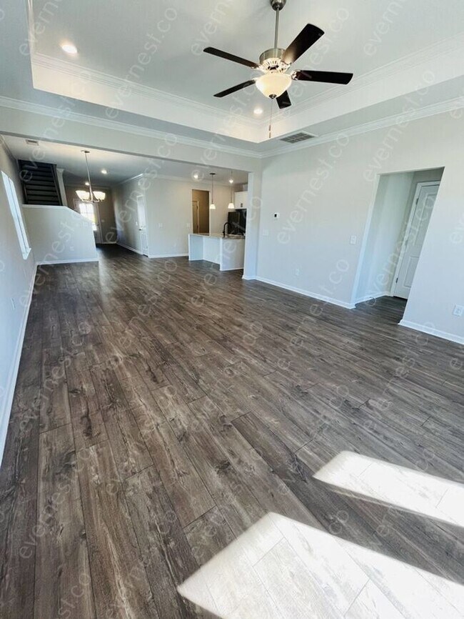 Building Photo - 4-Bedroom, 2.5-Bathroom Home with Modern A...
