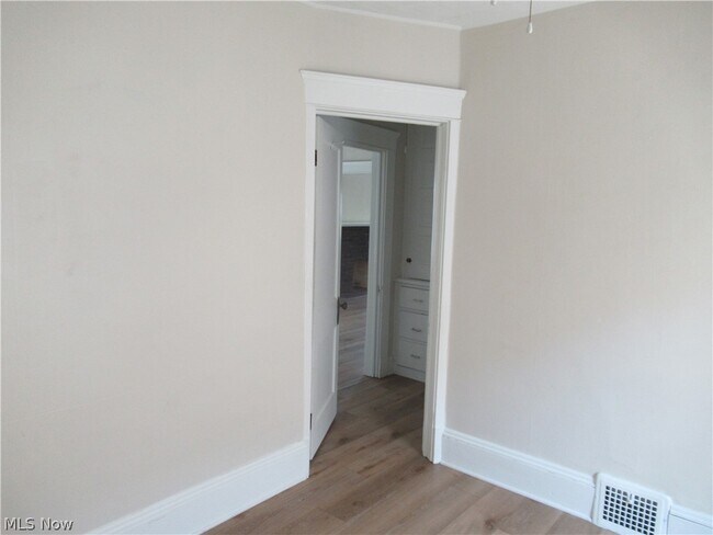 Building Photo - 1518 Ridgewood Ave