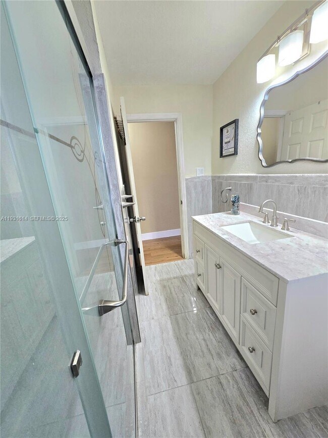 Building Photo - 13340 NE 16th Ave