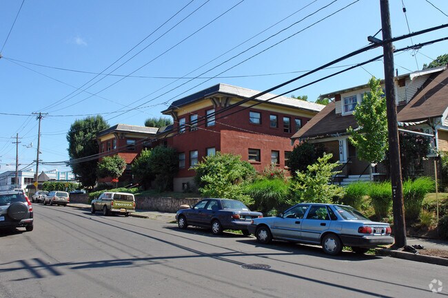Primary Photo - 1030 NE 31ST Ave