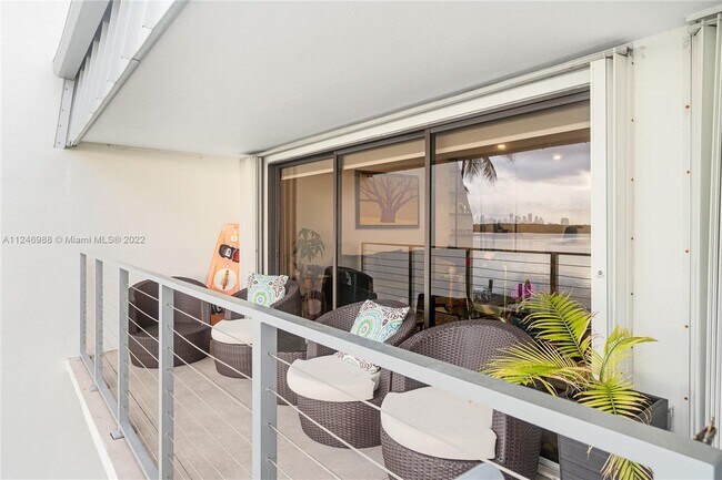 Building Photo - 166 Harbor Dr