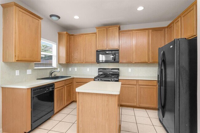 Building Photo - 6443 Applewood Forest Dr