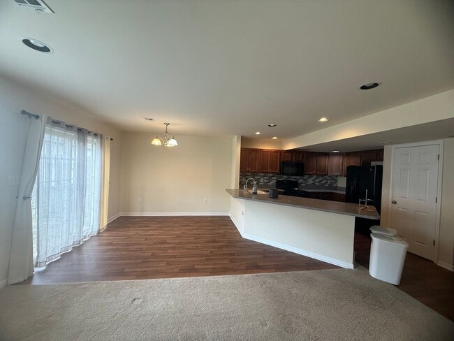 Building Photo - FOR RENT-Available Now! 3 Bed / 2.5 Bath Town-home