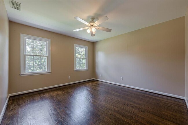 Building Photo - 385 Stonebridge Trail