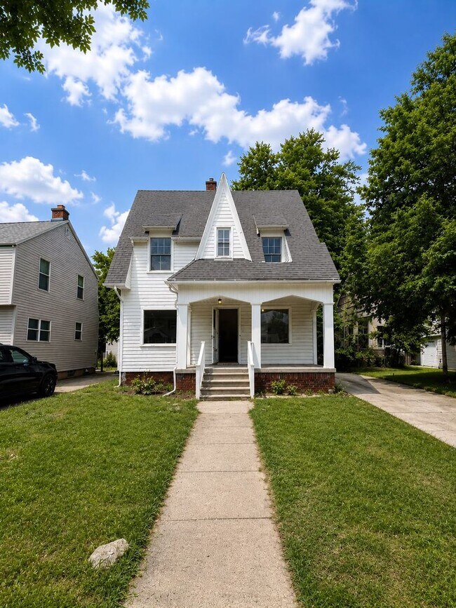Building Photo - 804 Alvison Rd